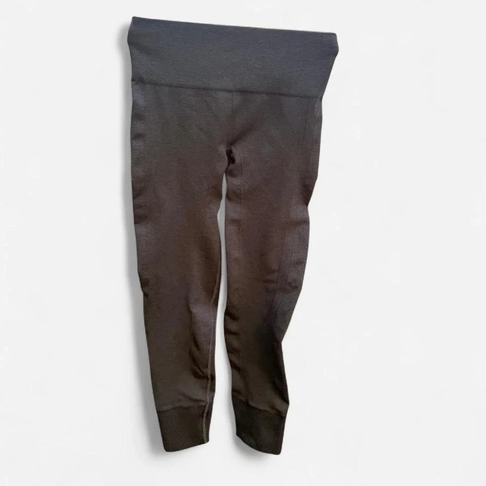 Lululemon Ebb to Street Seamless Leggings in a size 4